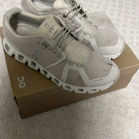 On Cloud 5 running shoes - Picture 2 of 12